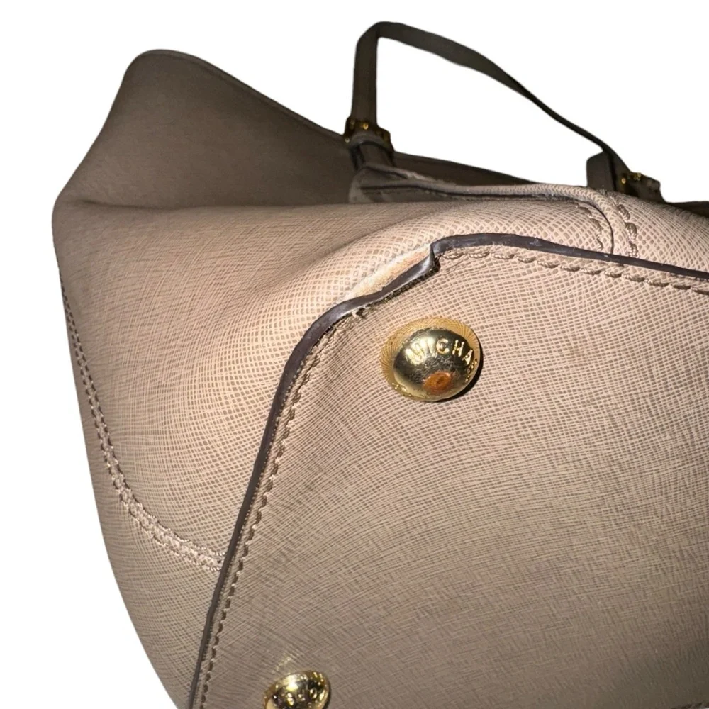 MICHAEL KORS Grey Saffiano Leather Large Jet Set Pocket Tote Shoulder Bag